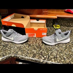 EUC barely worn size 3Y Nike Velcro close grey Revolution 5 PSV IN BOX